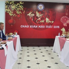 Đoàn Lãnh sự quán Úc tới thăm và làm việc tại trường Việt Giao
