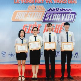 Trường Việt Giao ôm trọn giải thưởng ở môn Lễ Tân tại lễ tổng kết và trao giải Hội thi học sinh, si...
