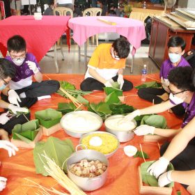 Trường Trung cấp Việt Giao tham gia hội thi Nấu bánh chưng năm 2022