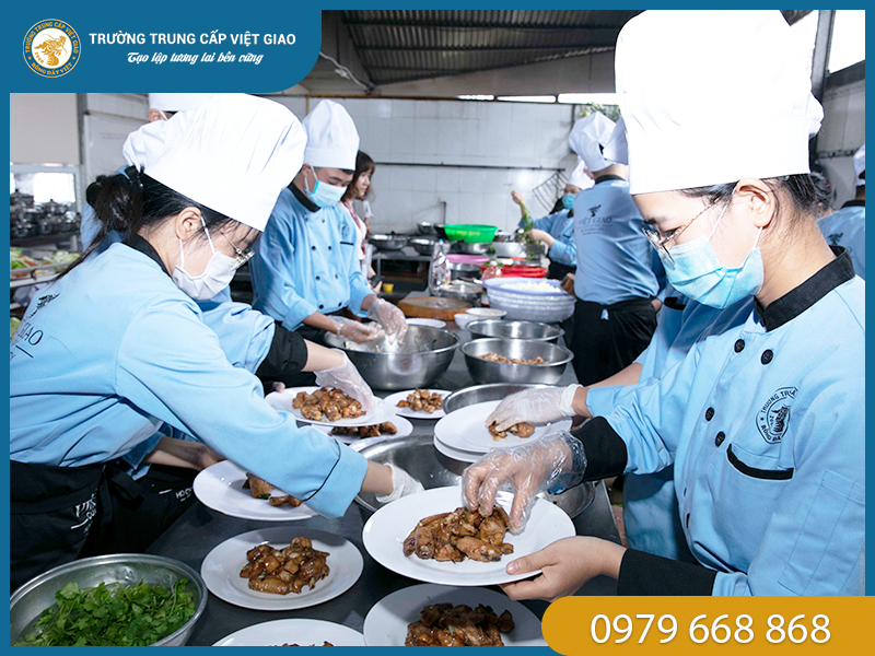 Học viên khi tham gia lớp bếp Việt căn bản sẽ được học những gì? 