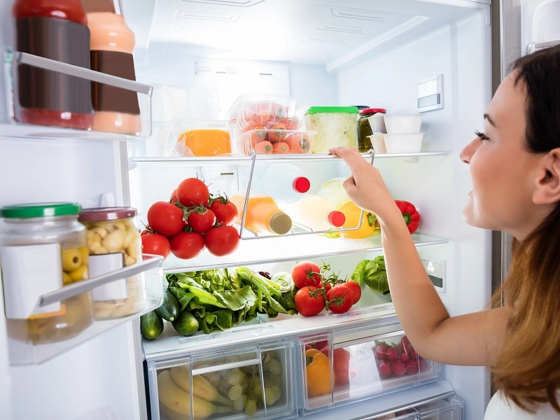 Dự trữ đồ ăn trong tủ lạnh trước khi tiến hành nấu ăn để đảm bảo đủ nguyên liệu cần thiết