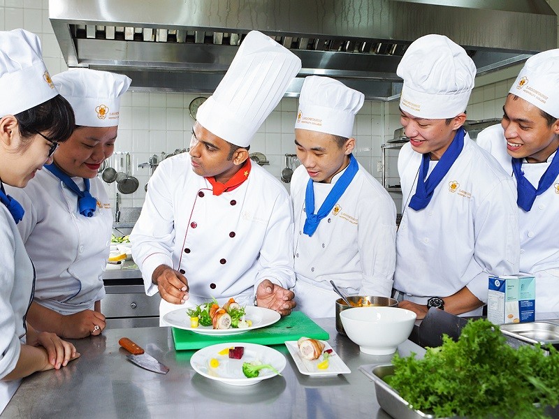 Học nghề bếp chuyên nghiệp qua khóa học tại trường trung cấp Du lịch - Khách sạn Saigontourist 