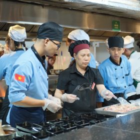 Học Viên Việt Giao Trải Nghiệm Nghề Bếp Thực Thụ Tại Kings Hotel – Đà Lạt