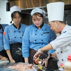 Học viên các ngành Bếp, Hướng dẫn du lịch… tại Việt Giao được hoàn trả đến 30-40 triệu đồng học phí ...