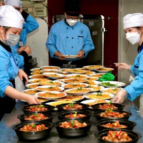 BỮA ĂN BÁN TRÚ CHẤT LƯỢNG BẮT ĐẦU TỪ NGƯỜI ĐỨNG BẾP